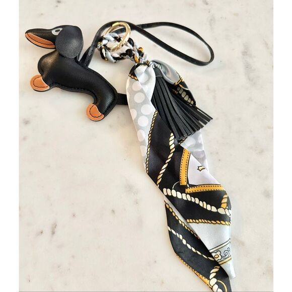 Black and brown doxi / dachshund/ wiener dog purse charm - Picture 2 of 2
